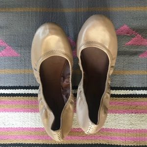 Lucky brand nude flats